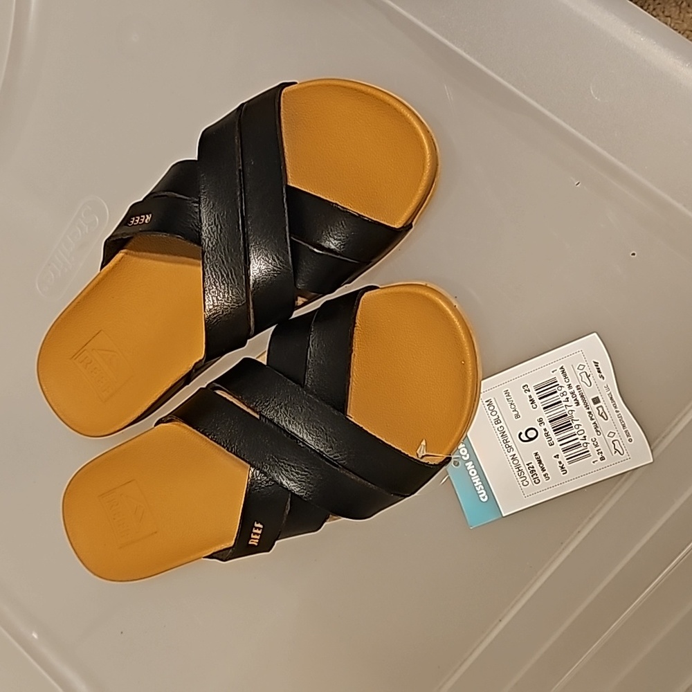 Reef Cushion Spring Bloom NWT